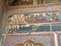 . . . et est orn�e d'un bel ensemble de fresque de la vie quotidienne de l'�poque.