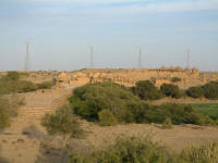 Dualit�s: c�notaphes ancestraux et �oliennes d'aujourd'hui