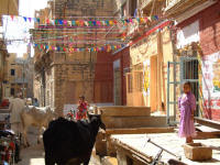 Pr�paratifs pour un mariage, et . . .